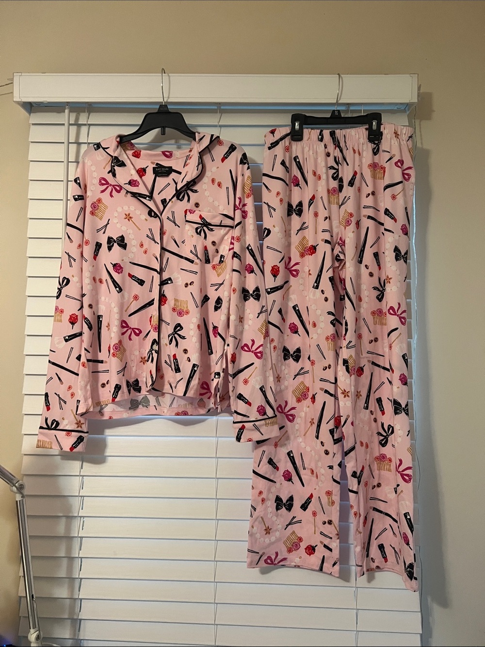 kate spade Pink Cosmetic Print Two-Piece Pajama Set with Black Trim Size S
